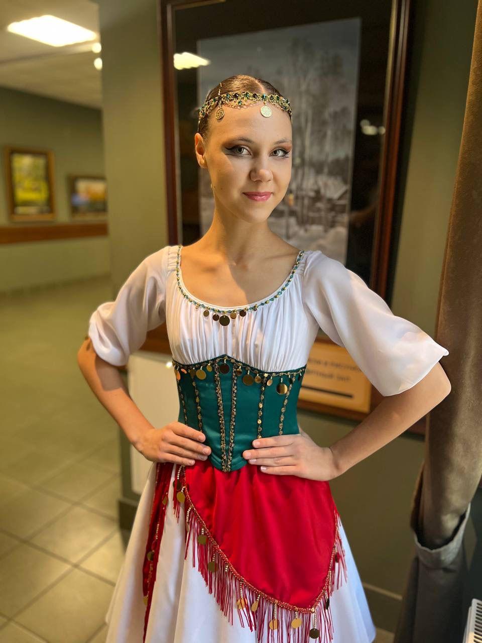 Esmeralda Act I - Dancewear by Patricia