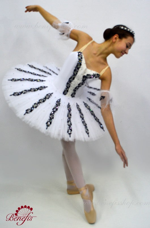 Black and White Stage Costume F0414