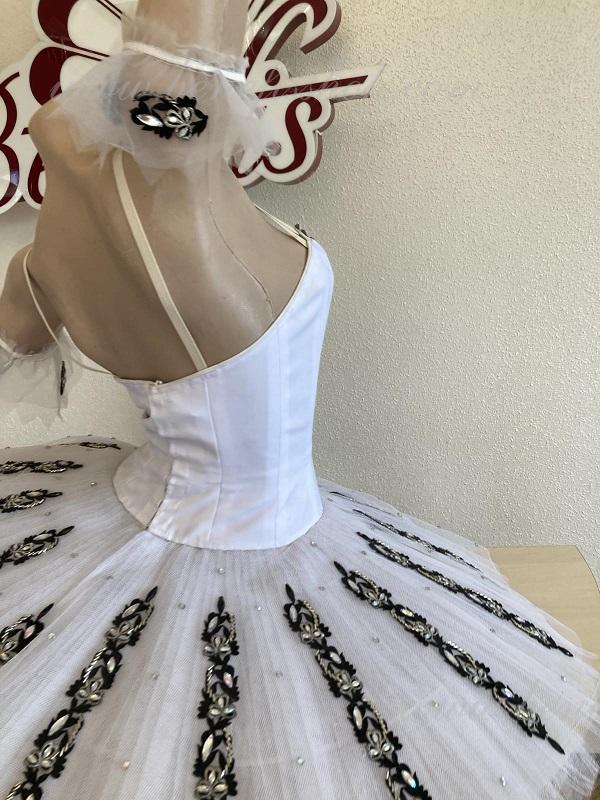 Black and White Stage Costume F0414